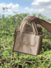 Afbeelding in Gallery-weergave laden, Embroidered Linen Tote - Travellers Hat Boutique