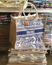 Afbeelding in Gallery-weergave laden, Burlap Book Tote - Travellers Hat Boutique