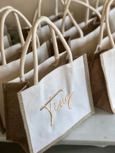 Afbeelding in Gallery-weergave laden, Embroidered Linen Tote - Travellers Hat Boutique