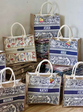 Afbeelding in Gallery-weergave laden, Burlap Book Tote - Travellers Hat Boutique