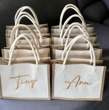 Afbeelding in Gallery-weergave laden, Embroidered Linen Tote - Travellers Hat Boutique
