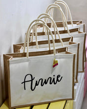 Afbeelding in Gallery-weergave laden, Embroidered Linen Tote - Travellers Hat Boutique