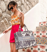 Load image into Gallery viewer, Alicia Tote Bag Seamless Embroidery - Travellers Hat Boutique