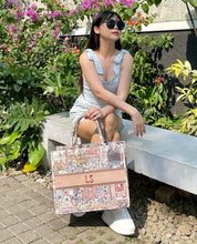 Load image into Gallery viewer, Alicia Tote Bag Seamless Embroidery - Travellers Hat Boutique
