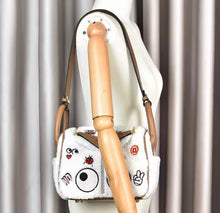 Cargar imagen en el visor de la galería, Lindy Eye Theme Faux Sheep Bag