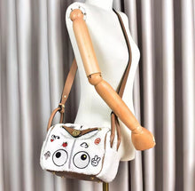 Cargar imagen en el visor de la galería, Lindy Eye Theme Faux Sheep Bag