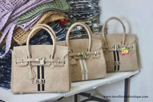 Afbeelding in Gallery-weergave laden, Burlap O'Kelly handbag tote bags with personalized initials in natural burlap material from Travellers Hat Boutique
