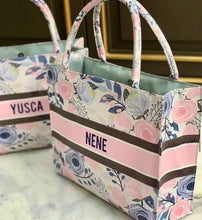 Load image into Gallery viewer, 24pcs Customizable Daily Tote Souvenirs - Travellers Hat Boutique
