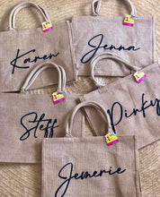 Afbeelding in Gallery-weergave laden, Handle Tote Bag - Travellers Hat Boutique