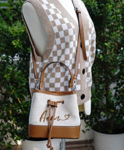 Cargar imagen en el visor de la galería, Drawstring Bucket Bag - Travellers Hat Boutique