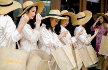 Afbeelding in Gallery-weergave laden, Handle Tote Bag - Travellers Hat Boutique