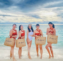 Afbeelding in Gallery-weergave laden, Handle Tote Bag - Travellers Hat Boutique