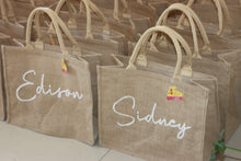 Afbeelding in Gallery-weergave laden, Handle Tote Bag - Travellers Hat Boutique