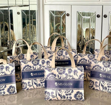 Load image into Gallery viewer, 24pcs Customizable Daily Tote Souvenirs - Travellers Hat Boutique