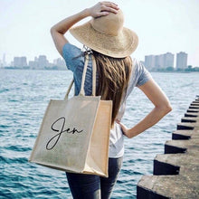 Afbeelding in Gallery-weergave laden, Handle Tote Bag - Travellers Hat Boutique