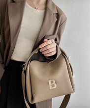 Load image into Gallery viewer, Soft Retro Handbag - Travellers Hat Boutique