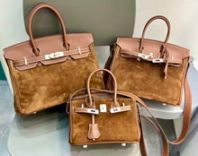 Carica l&#39;immagine nel visualizzatore di Gallery, Birkin Suede Handbag
