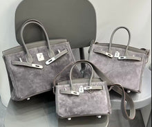 Carica l&#39;immagine nel visualizzatore di Gallery, Birkin Suede Handbag
