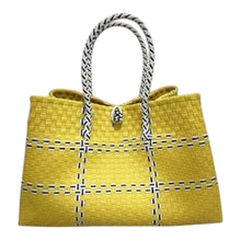 Carregar imagem no visualizador da galeria, Classic Bayong Bag

