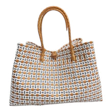 Carregar imagem no visualizador da galeria, Classic Bayong Bag
