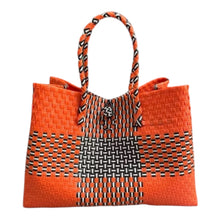 Carregar imagem no visualizador da galeria, Classic Bayong Bag
