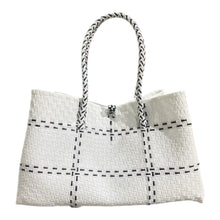 Carregar imagem no visualizador da galeria, Classic Bayong Bag
