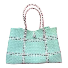 Carregar imagem no visualizador da galeria, Classic Bayong Bag
