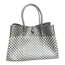 Carregar imagem no visualizador da galeria, Classic Bayong Bag
