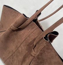 Afbeelding in Gallery-weergave laden, Velvet Tote Bag
