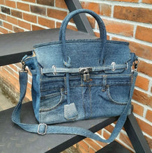 Lade das Bild in den Galerie-Viewer, Birkin aus recyceltem Denim – Limitierte Auflage
