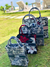 Carregar imagem no visualizador da galeria, Custom Stripe Canvas Tote Bag
