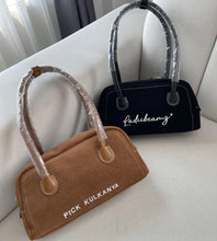 Carica l&#39;immagine nel visualizzatore di Gallery, Suede Underarm Bag
