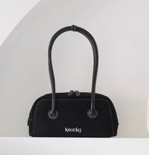 Carica l&#39;immagine nel visualizzatore di Gallery, Suede Underarm Bag

