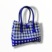 Lade das Bild in den Galerie-Viewer, Petite Bucket Bayong Bag
