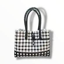 Lade das Bild in den Galerie-Viewer, Petite Bucket Bayong Bag
