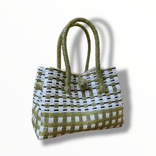 Lade das Bild in den Galerie-Viewer, Petite Bucket Bayong Bag
