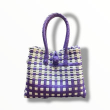 Lade das Bild in den Galerie-Viewer, Petite Bucket Bayong Bag
