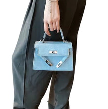 Carica l&#39;immagine nel visualizzatore di Gallery, Small Denim Square Bag
