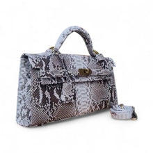 Lade das Bild in den Galerie-Viewer, Genuine Python Clutch
