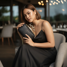 Lade das Bild in den Galerie-Viewer, Evening Black Clutch
