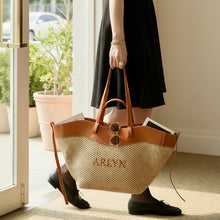 Lade das Bild in den Galerie-Viewer, Embroidered Carryall Tote
