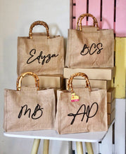 Lataa kuva Galleria-katseluun, Personalized eco friendly tote bags with bamboo handles and custom initials from Travellers Hat Boutique
