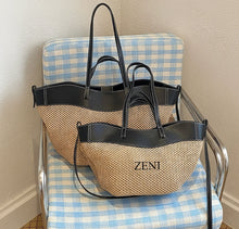 Lade das Bild in den Galerie-Viewer, Embroidered Carryall Tote
