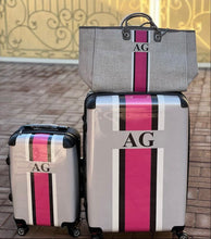 Lataa kuva Galleria-katseluun, Custom Monogram Luggage - Travellers Hat Boutique
