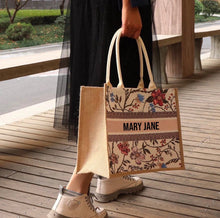 Lade das Bild in den Galerie-Viewer, Burlap Book Tote - Travellers Hat Boutique
