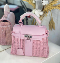 Lade das Bild in den Galerie-Viewer, Pink handmade wicker purse for women tote bag with leather accents and top handle
