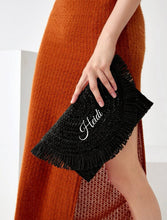 Charger l&#39;image dans la galerie, Fringe Flap Straw Clutch - Travellers Hat Boutique
